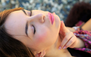 18 year old girl Arwen Gold loses her virginity after her car breaks down